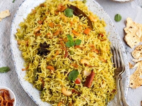 Pudina Khara Pongal Recipe (Rice and Lentils Cooked With Mint Leaves & Mild Spices)