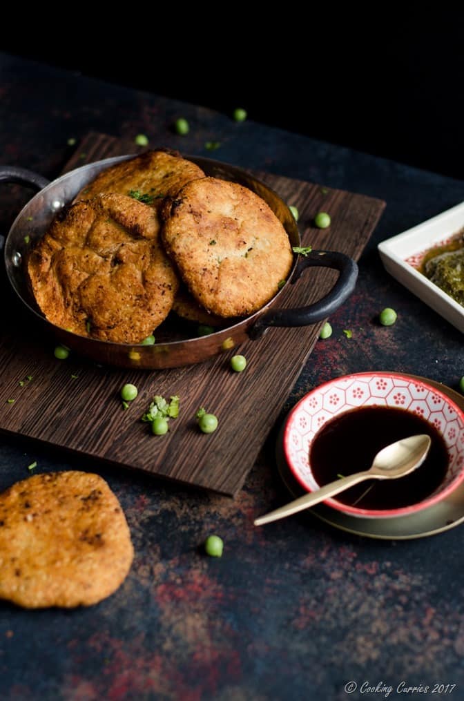 Baked Oats and Whole Wheat Kachori Stuffed with Peas Recipe