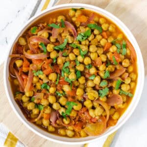 White Chickpeas In Spicy Gravy (Recipe In Hindi)