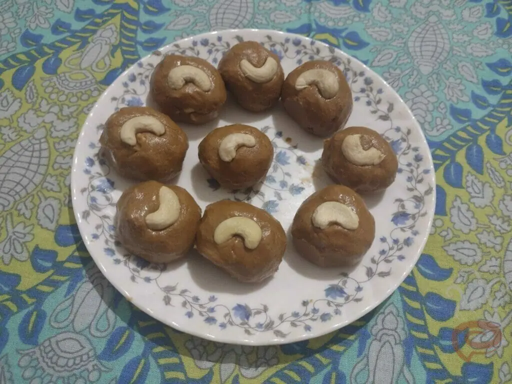 Andi Unda (Kerala Special Cashew & Rice Balls) Recipe