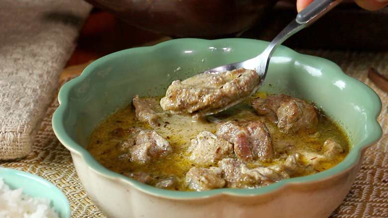 Kashmiri Style Yakhni Pulao With Chicken Recipe