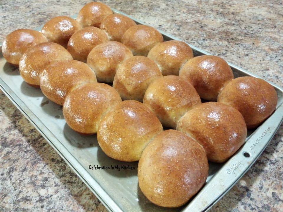 Homemade Whole Wheat Pav Recipe / Ladi Pav