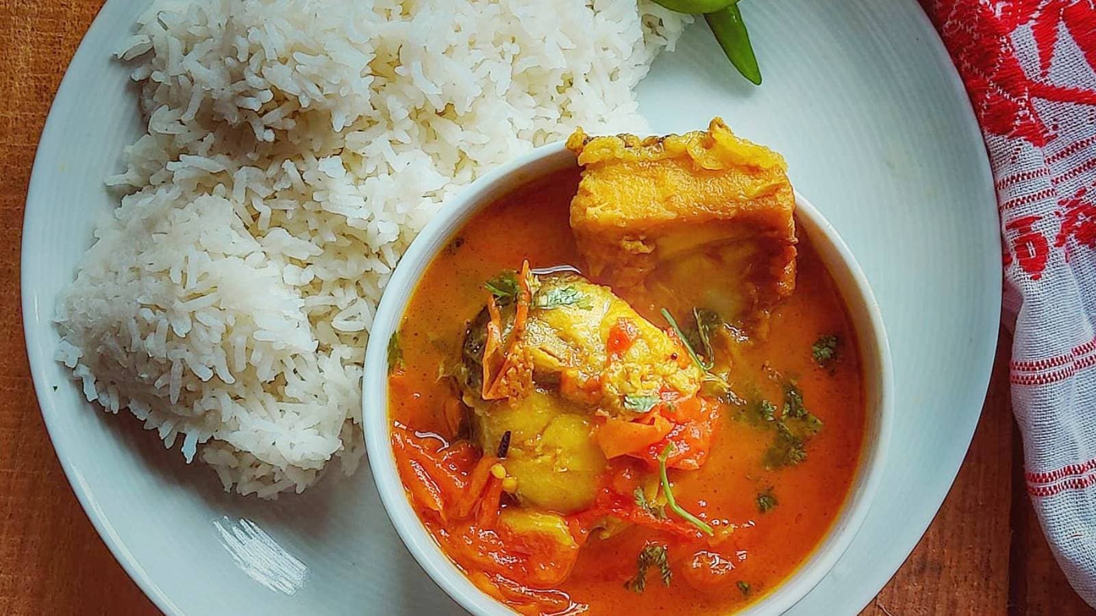 Assamese Saaru Maas Diya Adar Jhol Recipe - Fish In Ginger Gravy