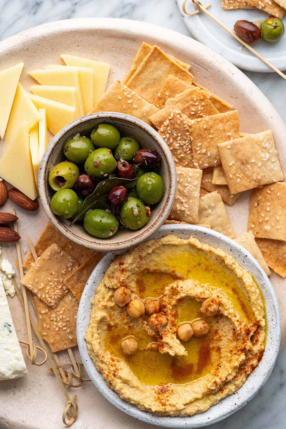 Hummus Flavoured With Garlic Recipe