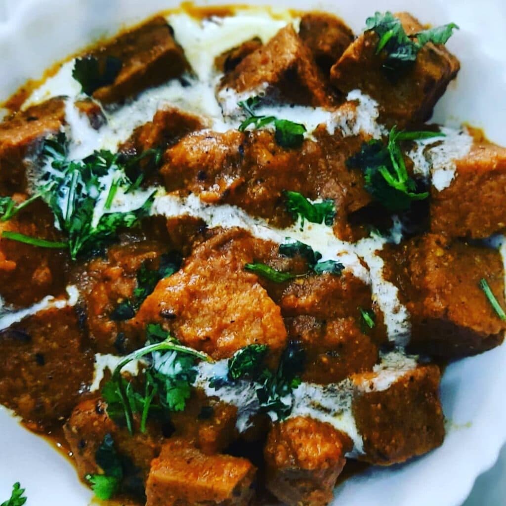Sepu Vadi Recipe (Himachali Split Urad Dal Dumplings In Spinach Gravy)
