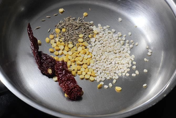 Chili Coriander and Capsicum Rusk Chutney Recipe