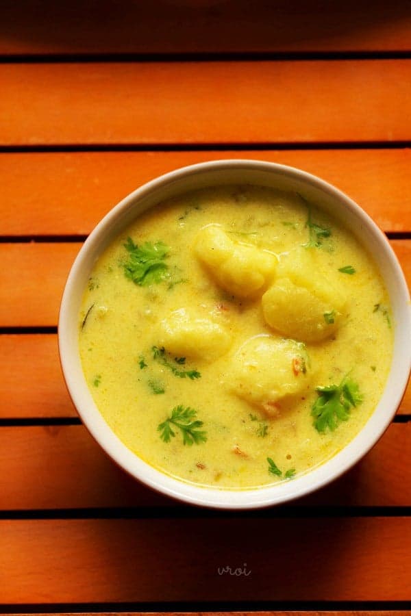 Dhania Wale Aloo Recipe - Coriander Potato Dry